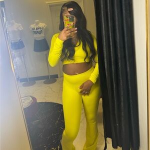 airport sets!! Brand new never worn.small/large very good material. more colors